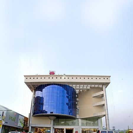 Lotus 8 Hotel Недумбассері Екстер'єр фото
