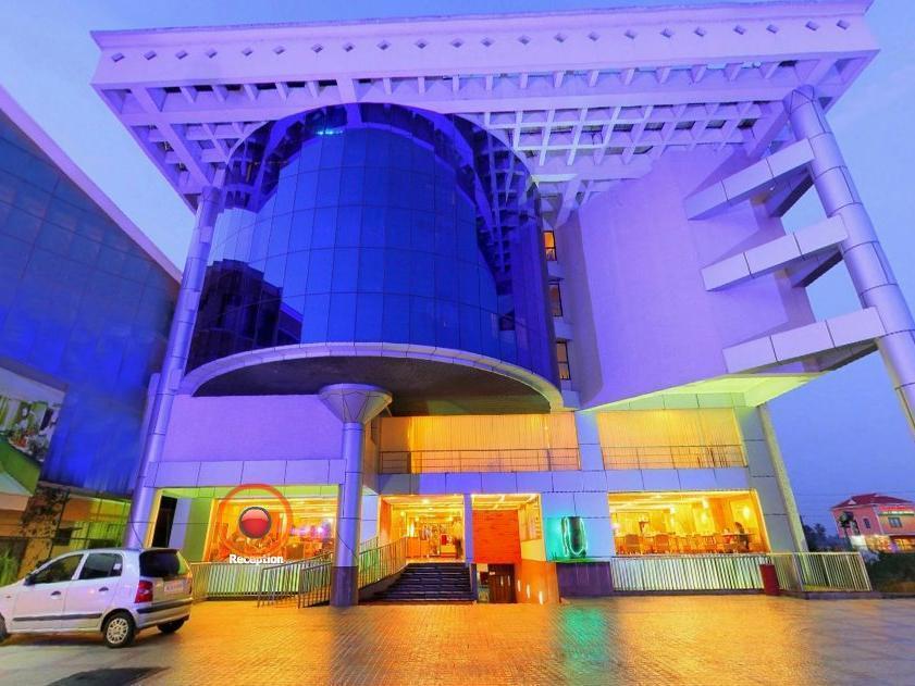 Lotus 8 Hotel Недумбассері Екстер'єр фото