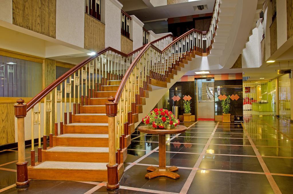 Lotus 8 Hotel Недумбассері Екстер'єр фото